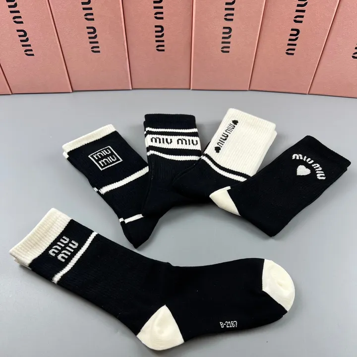スーパーコピー ミュウミュウ 靴下