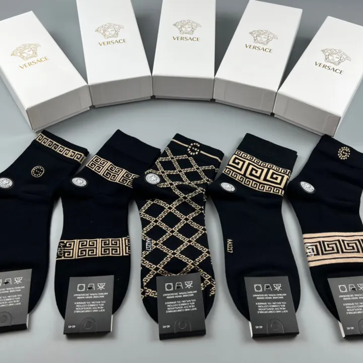 スーパーコピー ヴェルサーチ 靴下