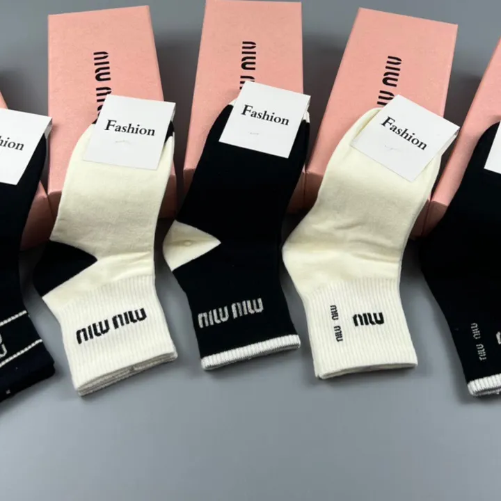 スーパーコピー ミュウミュウ 靴下