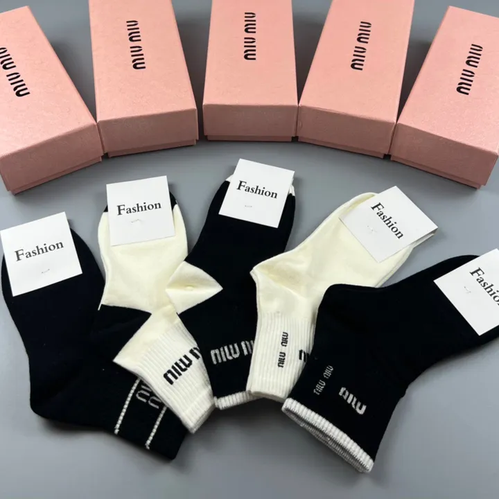 スーパーコピー ミュウミュウ 靴下