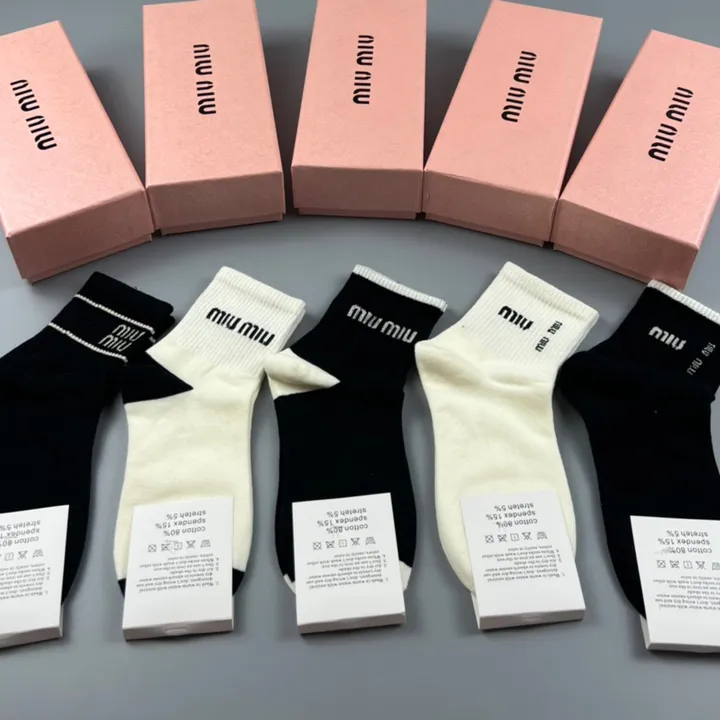 スーパーコピー ミュウミュウ 靴下