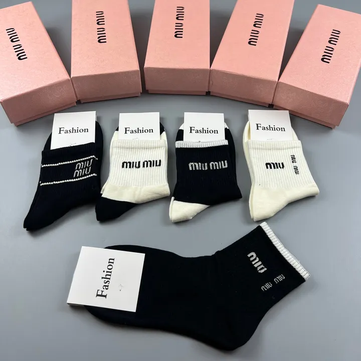 スーパーコピー ミュウミュウ 靴下