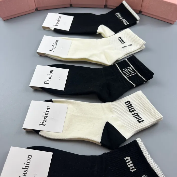 スーパーコピー ミュウミュウ 靴下