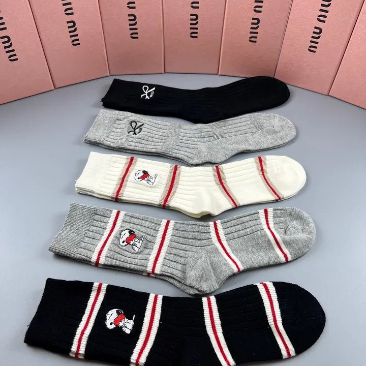 スーパーコピー ミュウミュウ 靴下