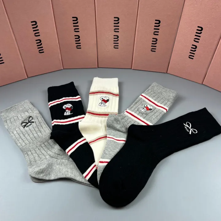 スーパーコピー ミュウミュウ 靴下