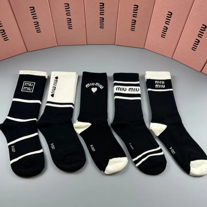 スーパーコピー ミュウミュウ 靴下