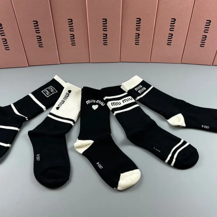 スーパーコピー ミュウミュウ 靴下