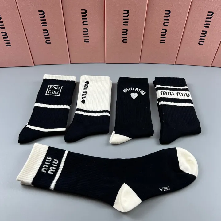 スーパーコピー ミュウミュウ 靴下
