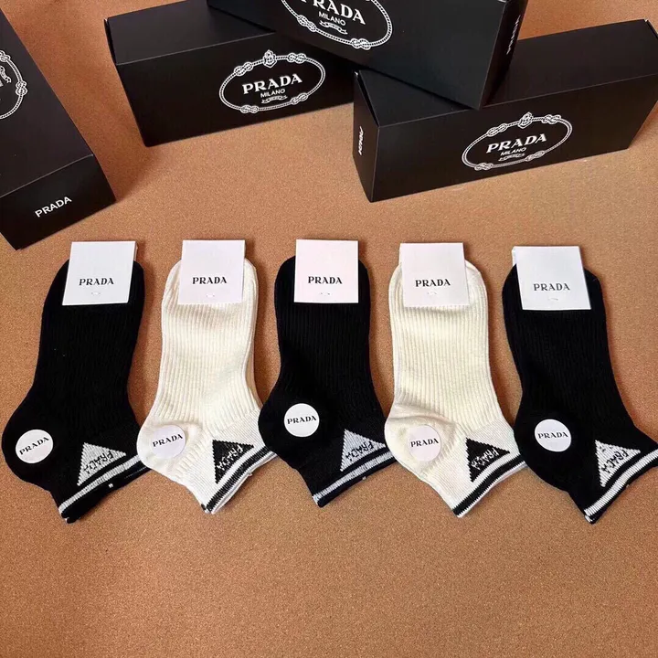スーパーコピー プラダ 靴下