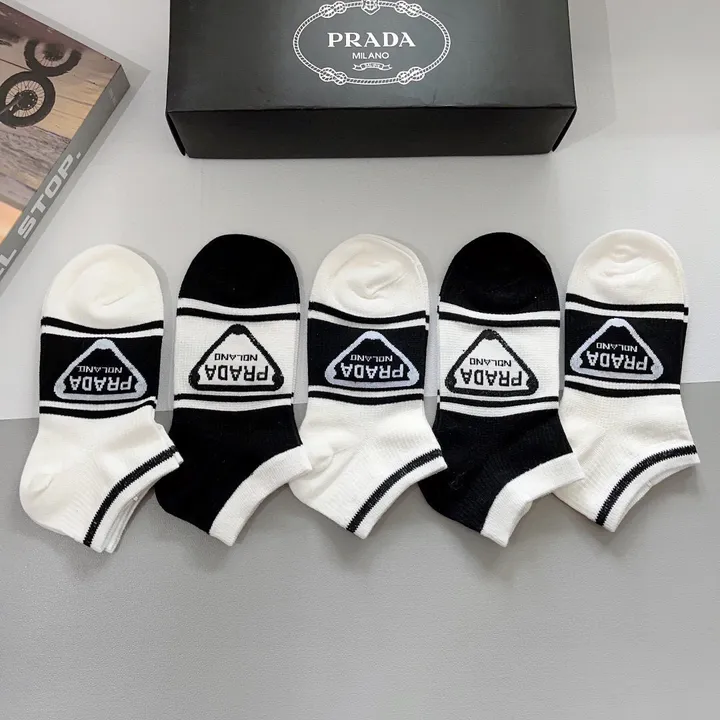 スーパーコピー プラダ 靴下