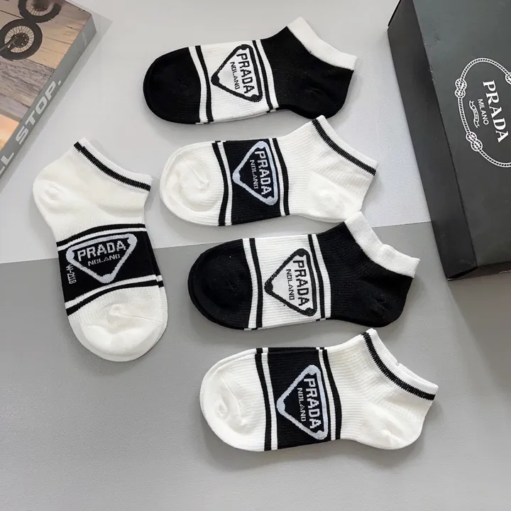 スーパーコピー プラダ 靴下