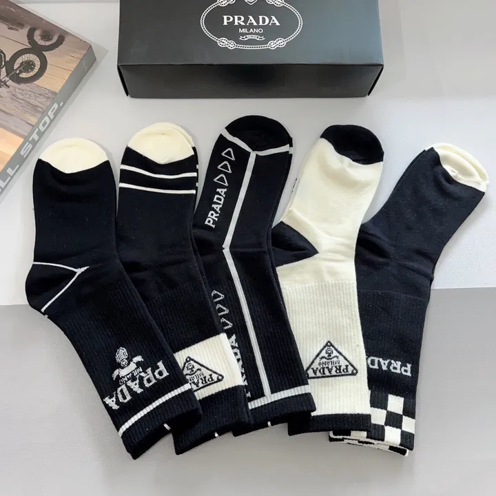 スーパーコピー プラダ 靴下