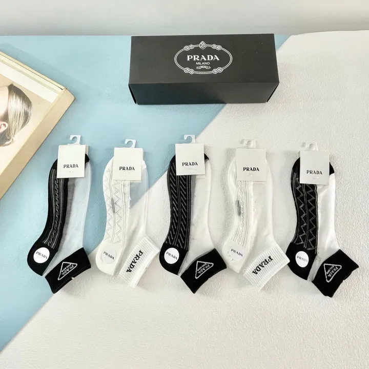スーパーコピー プラダ 靴下