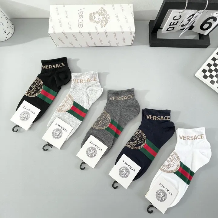 スーパーコピー ヴェルサーチ 靴下