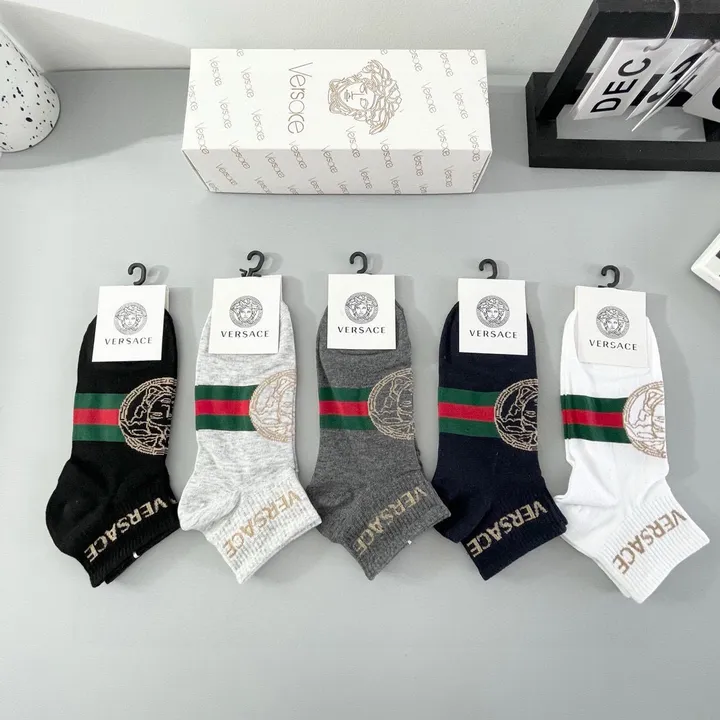 スーパーコピー ヴェルサーチ 靴下