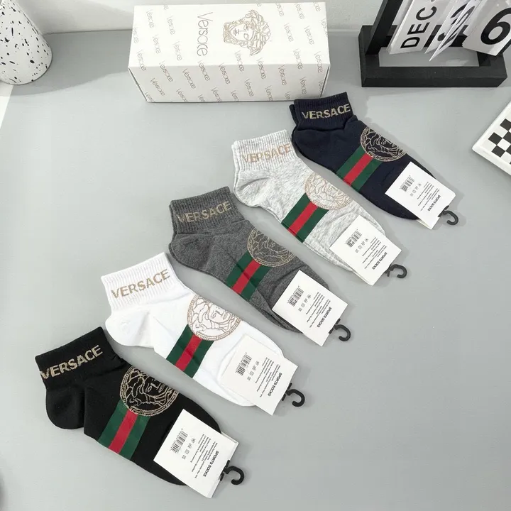 スーパーコピー ヴェルサーチ 靴下