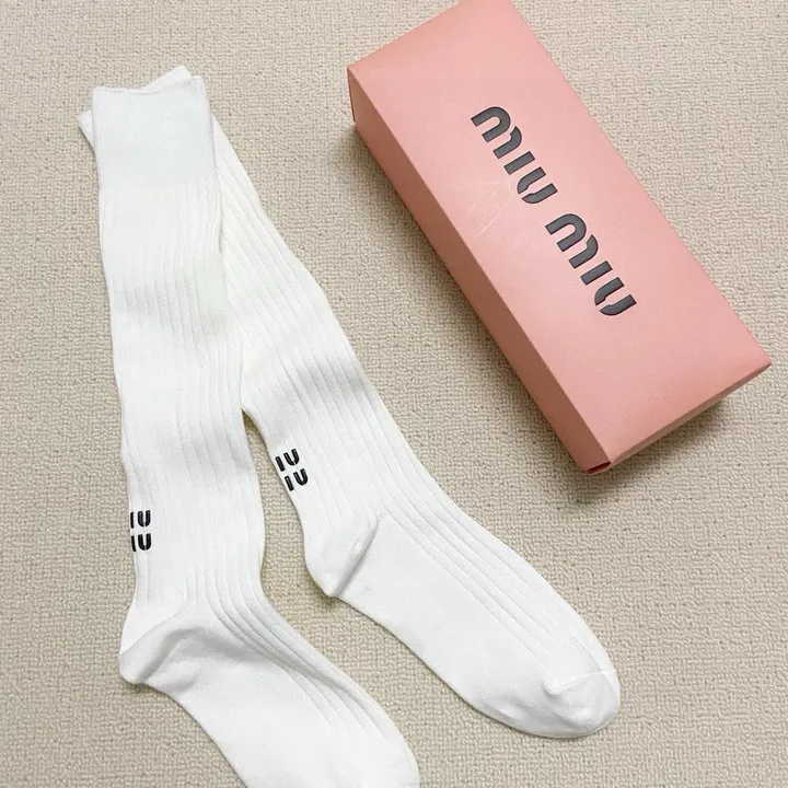 スーパーコピー ミュウミュウ 靴下