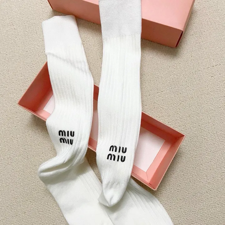 スーパーコピー ミュウミュウ 靴下