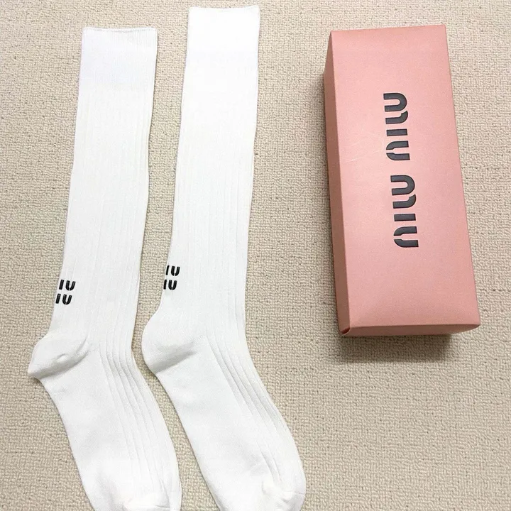 スーパーコピー ミュウミュウ 靴下