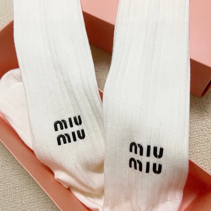 スーパーコピー ミュウミュウ 靴下
