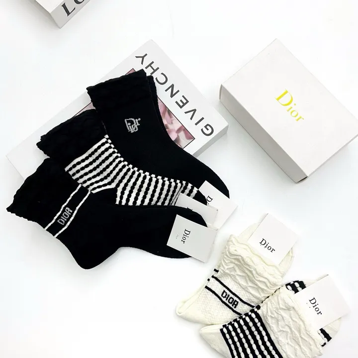 スーパーコピー ディオール 靴下