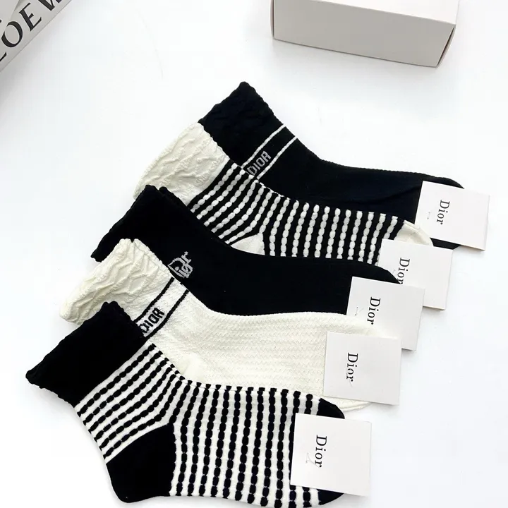 スーパーコピー ディオール 靴下