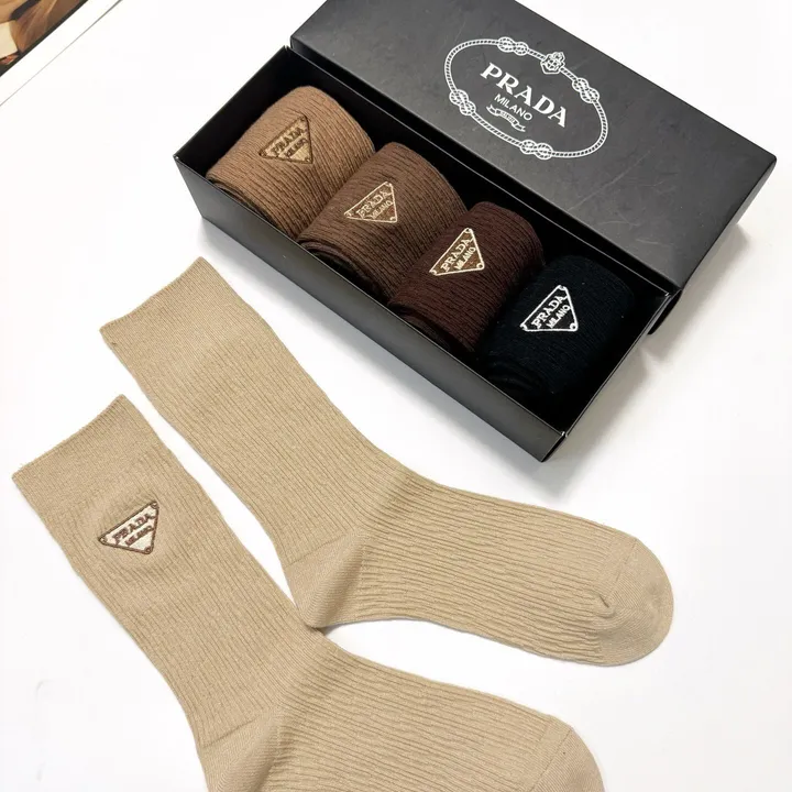 スーパーコピー プラダ 靴下