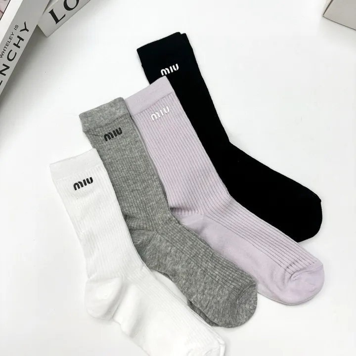 スーパーコピー ミュウミュウ 靴下