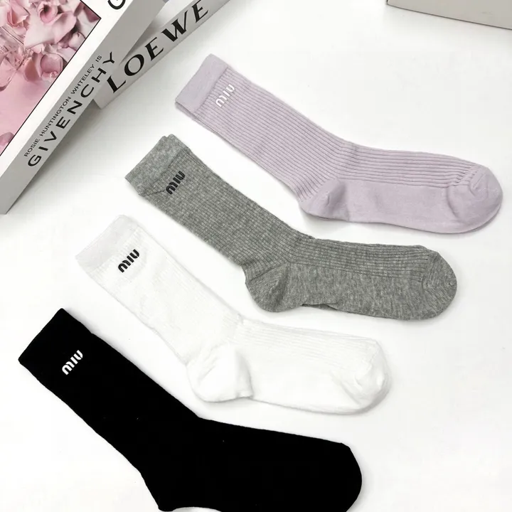 スーパーコピー ミュウミュウ 靴下