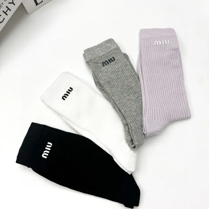 スーパーコピー ミュウミュウ 靴下