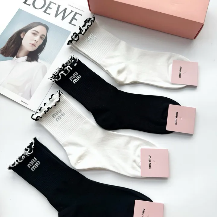 スーパーコピー ミュウミュウ 靴下
