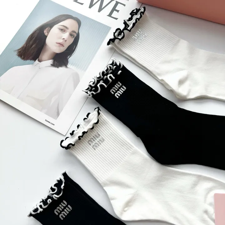 スーパーコピー ミュウミュウ 靴下