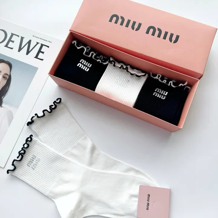 スーパーコピー ミュウミュウ 靴下