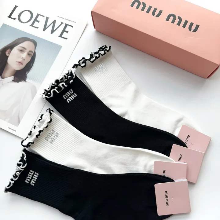 スーパーコピー ミュウミュウ 靴下