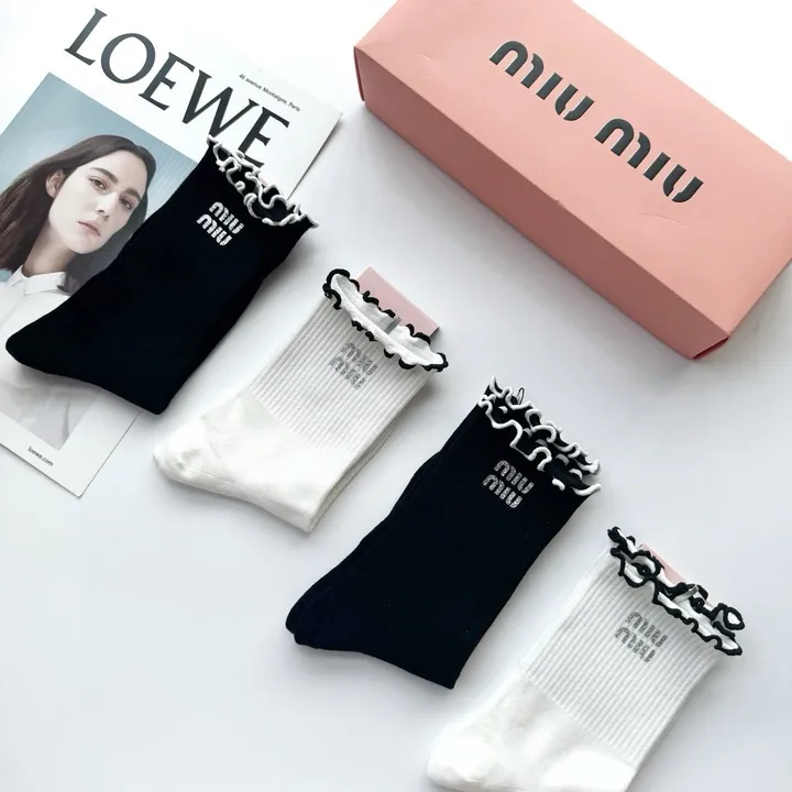 スーパーコピー ミュウミュウ 靴下