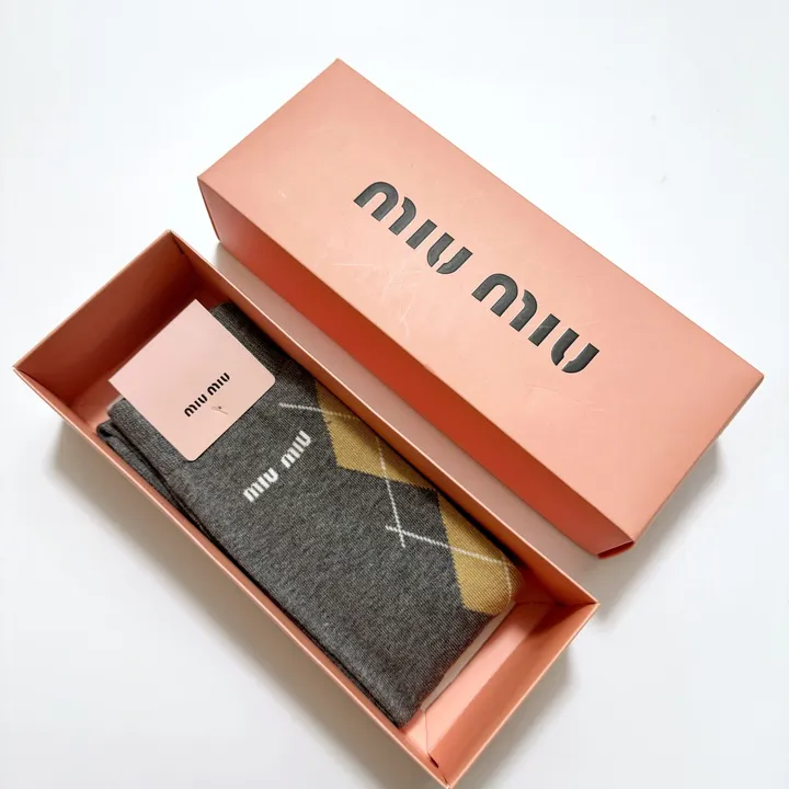 スーパーコピー ミュウミュウ 靴下