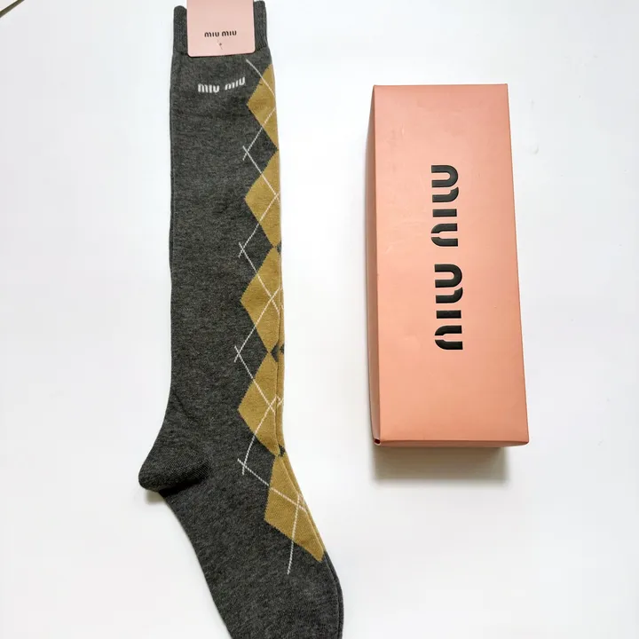 スーパーコピー ミュウミュウ 靴下