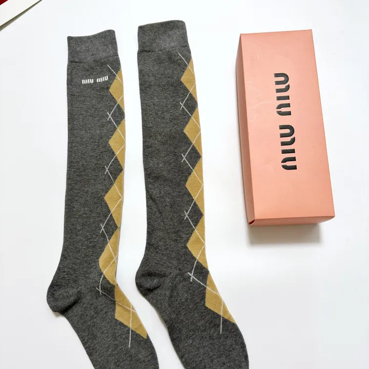 スーパーコピー ミュウミュウ 靴下