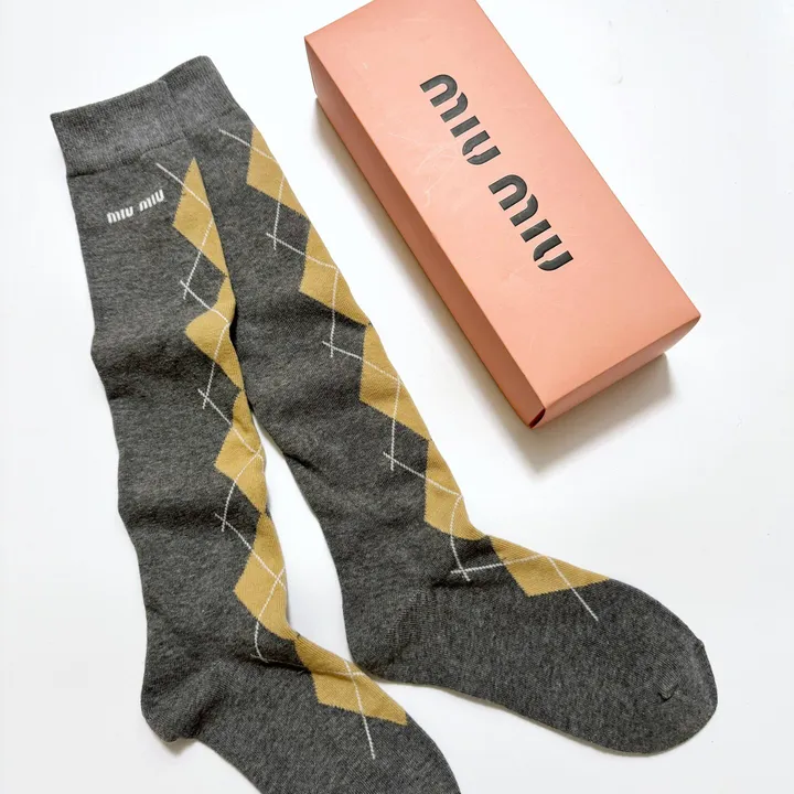 スーパーコピー ミュウミュウ 靴下