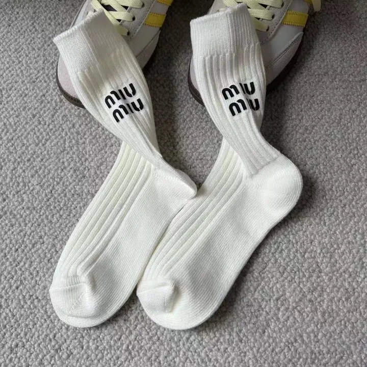 スーパーコピー ミュウミュウ 靴下