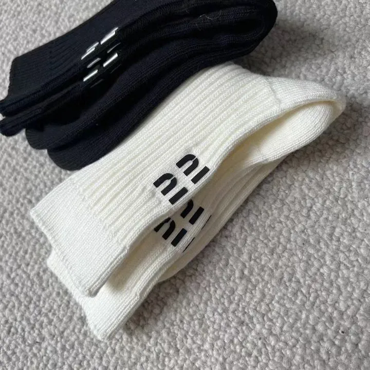 スーパーコピー ミュウミュウ 靴下