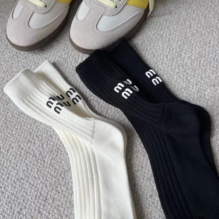 スーパーコピー ミュウミュウ 靴下