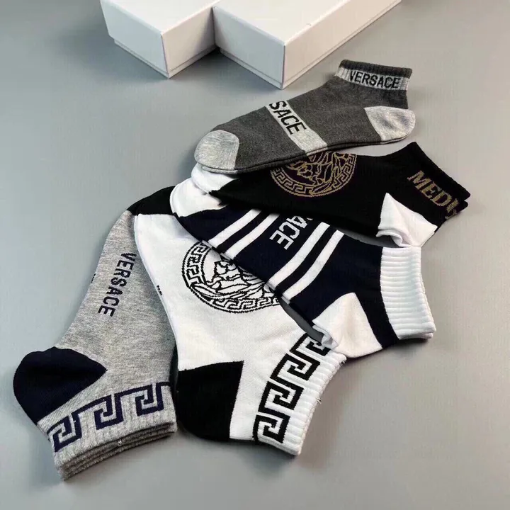 スーパーコピー ヴェルサーチ 靴下