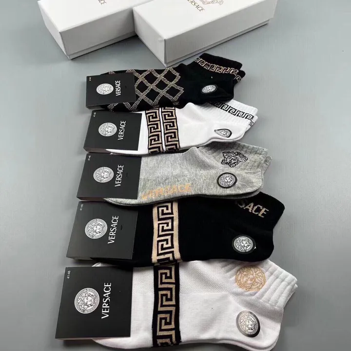 スーパーコピー ヴェルサーチ 靴下