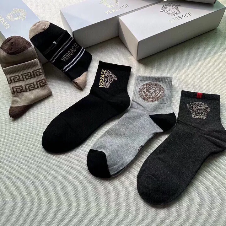 スーパーコピー ヴェルサーチ 靴下