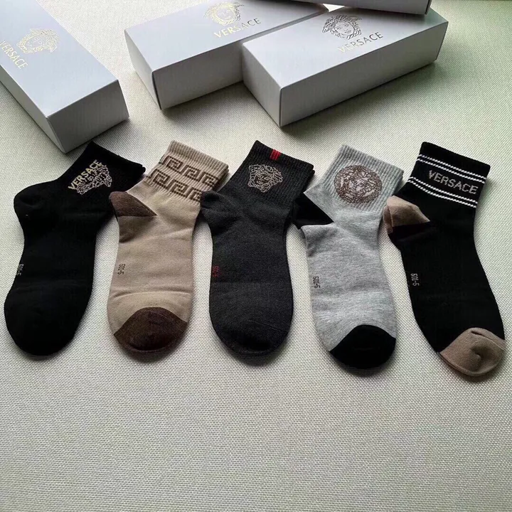 スーパーコピー ヴェルサーチ 靴下
