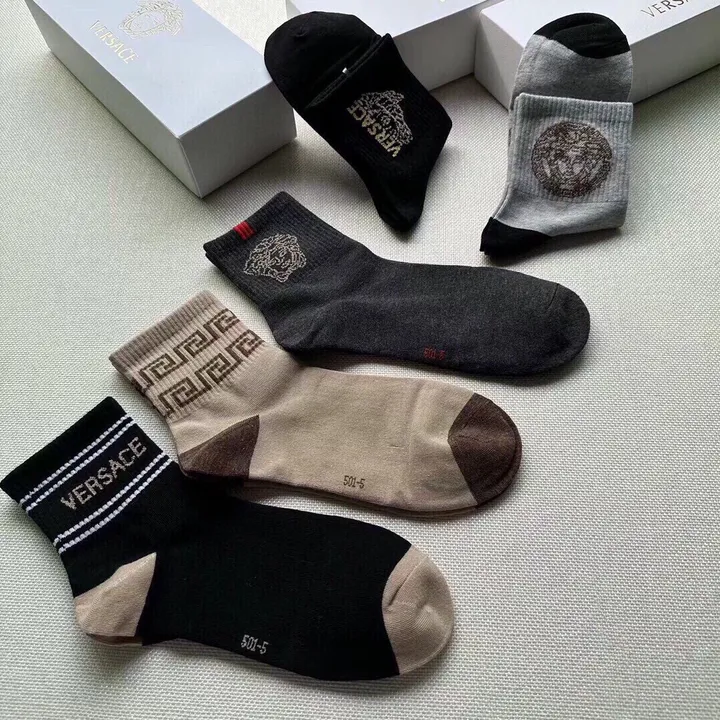 スーパーコピー ヴェルサーチ 靴下