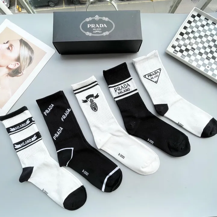 スーパーコピー プラダ 靴下