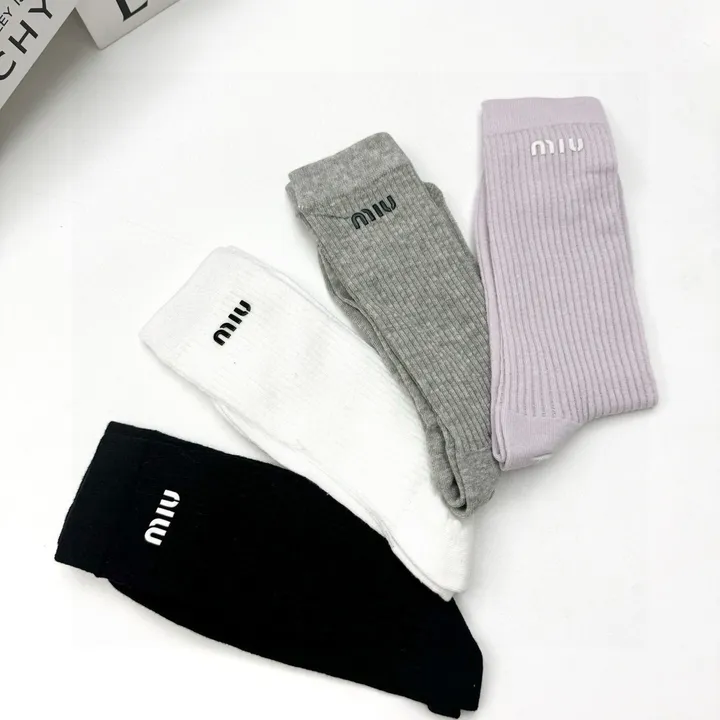 スーパーコピー ミュウミュウ 靴下