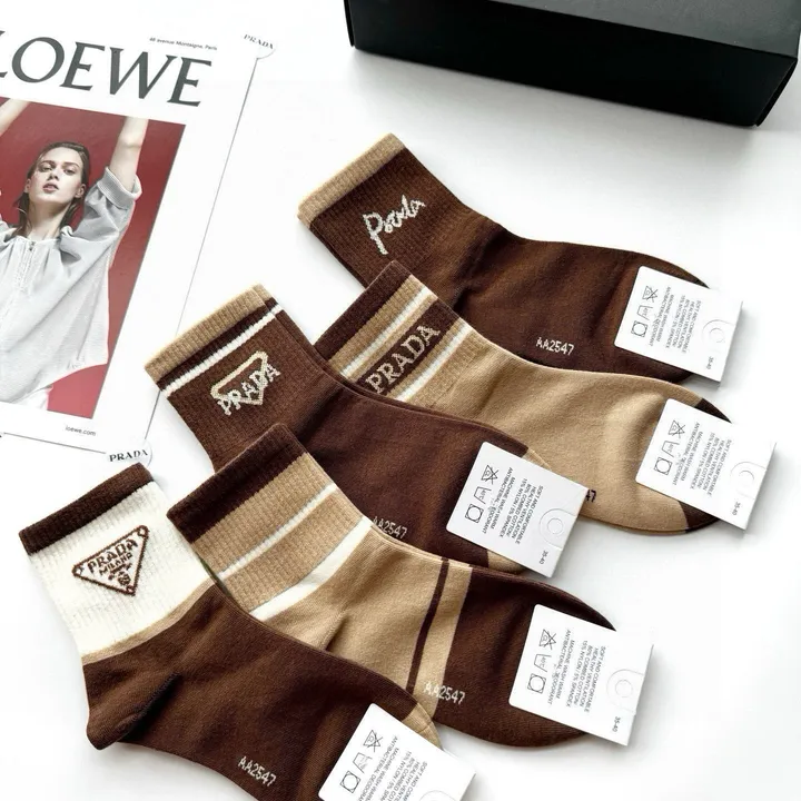 スーパーコピー プラダ 靴下